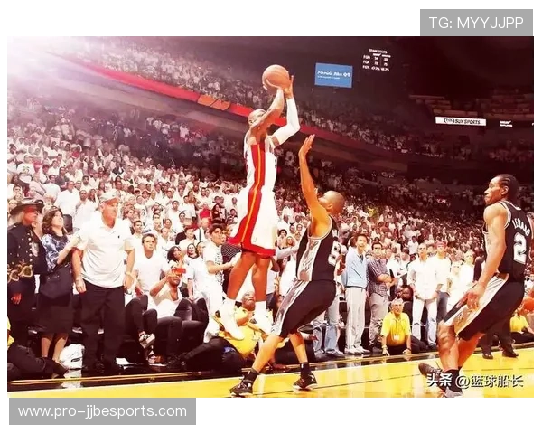 足球场上散步的球星们精彩瞬间回顾与动人瞬间展示