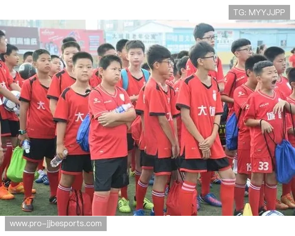 足球星健身打造全方位运动体验助力全民健康与科学锻炼